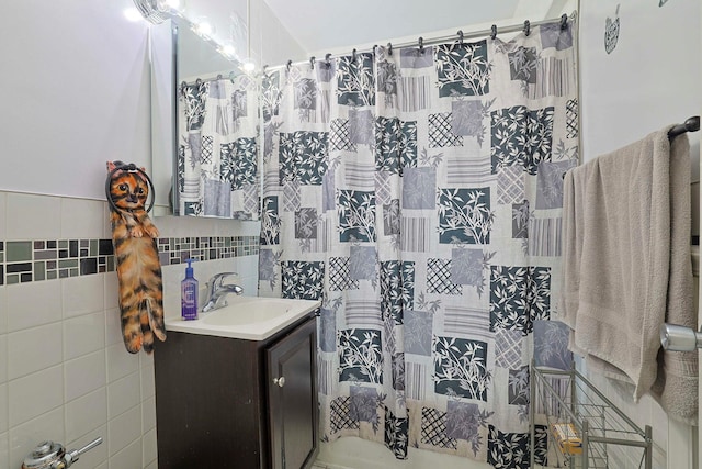 780 Bronx River Rd Unit A16, Bronx, NY 10708 - bathroom featuring vanity and tile walls