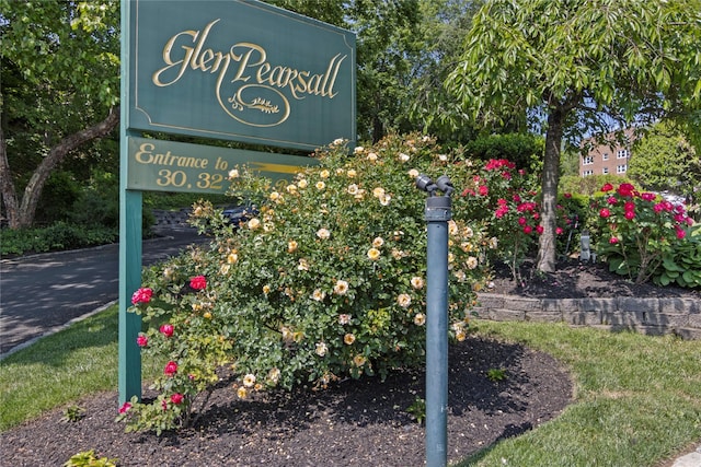 32 Pearsall Unit 3B, Glen Cove, NY 11542 - community sign with a carport