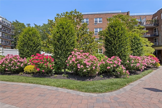 32 Pearsall Unit 3B, Glen Cove, NY 11542 - view of building exterior