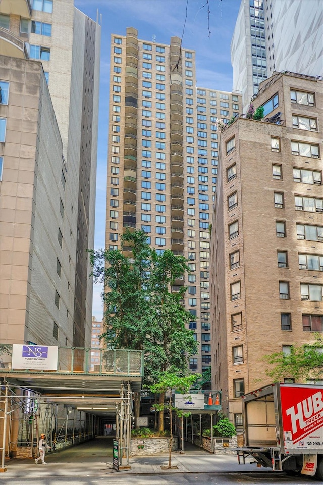 211 E 46th St Unit 14E, New York Manhattan, NY 10017 - view of property with a city view