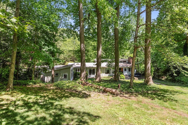 6 Harbor Hill Dr, Lloyd Harbor, NY 11743 - ranch-style home with a front yard