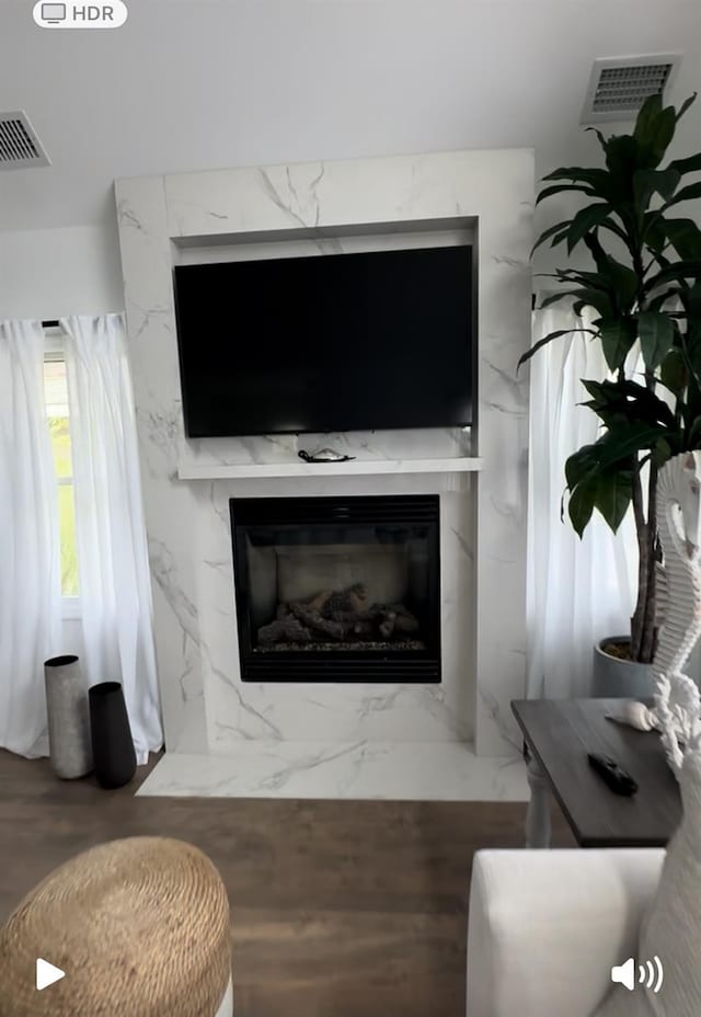 24 Bungalow Walk, Ocean Beach, NY 11770 - detailed view of a premium fireplace