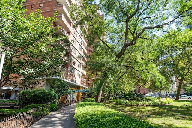 212 E Broadway Unit G1403, New York Manhattan, NY 10002 - view of property's community