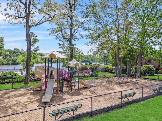 2B Kings Unit 2B, Mohegan Lake, NY 10547 - view of community jungle gym