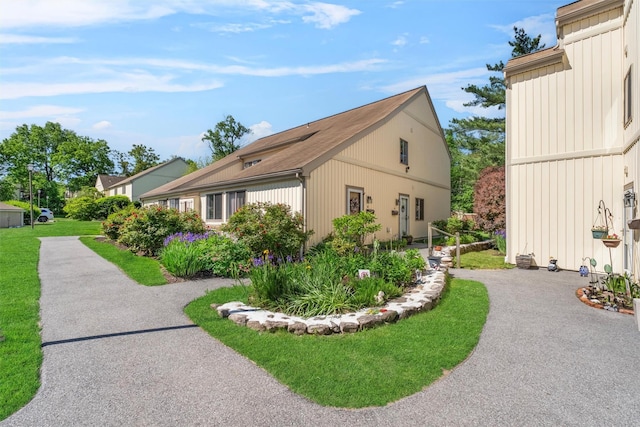 2B Kings Unit 2B, Mohegan Lake, NY 10547 - view of property exterior with a yard