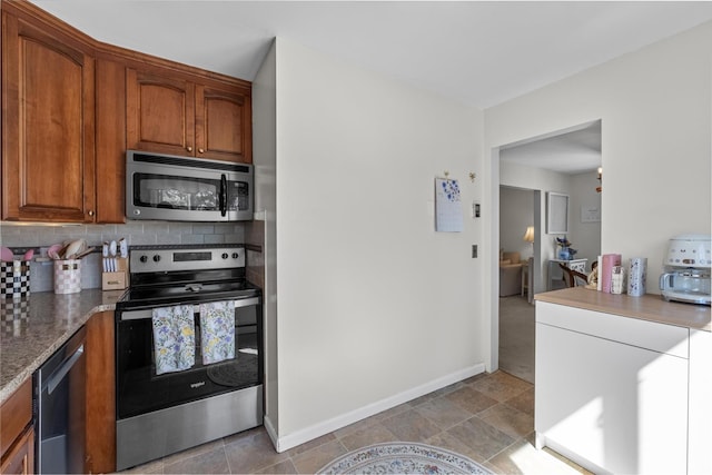 2B Kings Unit 2B, Mohegan Lake, NY 10547 - kitchen with stainless steel appliances, decorative backsplash, and brown cabinets