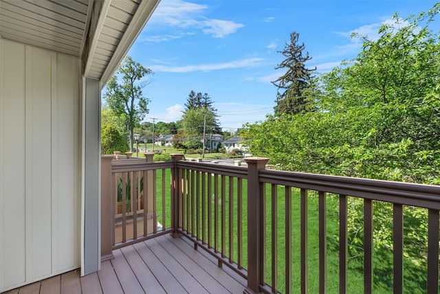 2B Kings Unit 2B, Mohegan Lake, NY 10547 - view of wooden deck