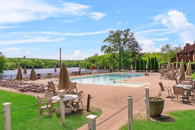 2B Kings Unit 2B, Mohegan Lake, NY 10547 - community pool with a patio
