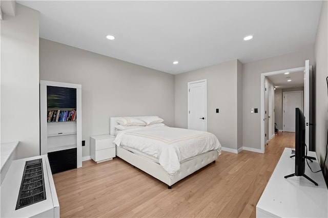 150 Oceana Dr W Unit 4B, Brooklyn, NY 11235 - bedroom with light wood-style flooring, recessed lighting, baseboards, and a closet