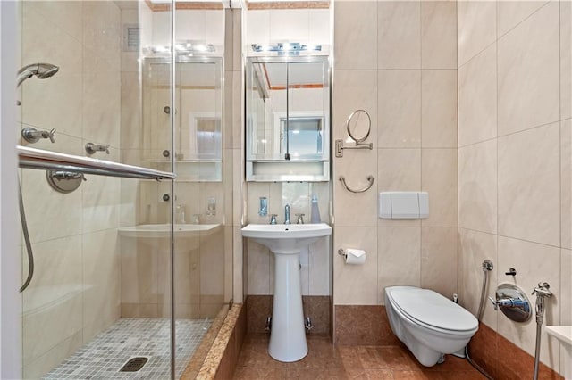 150 Oceana Dr W Unit 4B, Brooklyn, NY 11235 - full bathroom with tile walls, a shower stall, toilet, and tile patterned flooring