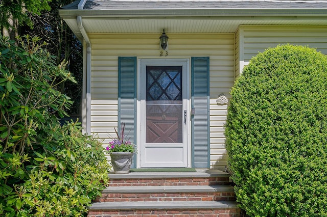 23 S Sixth St, Locust Valley, NY 11560 - property entrance featuring a shingled roof