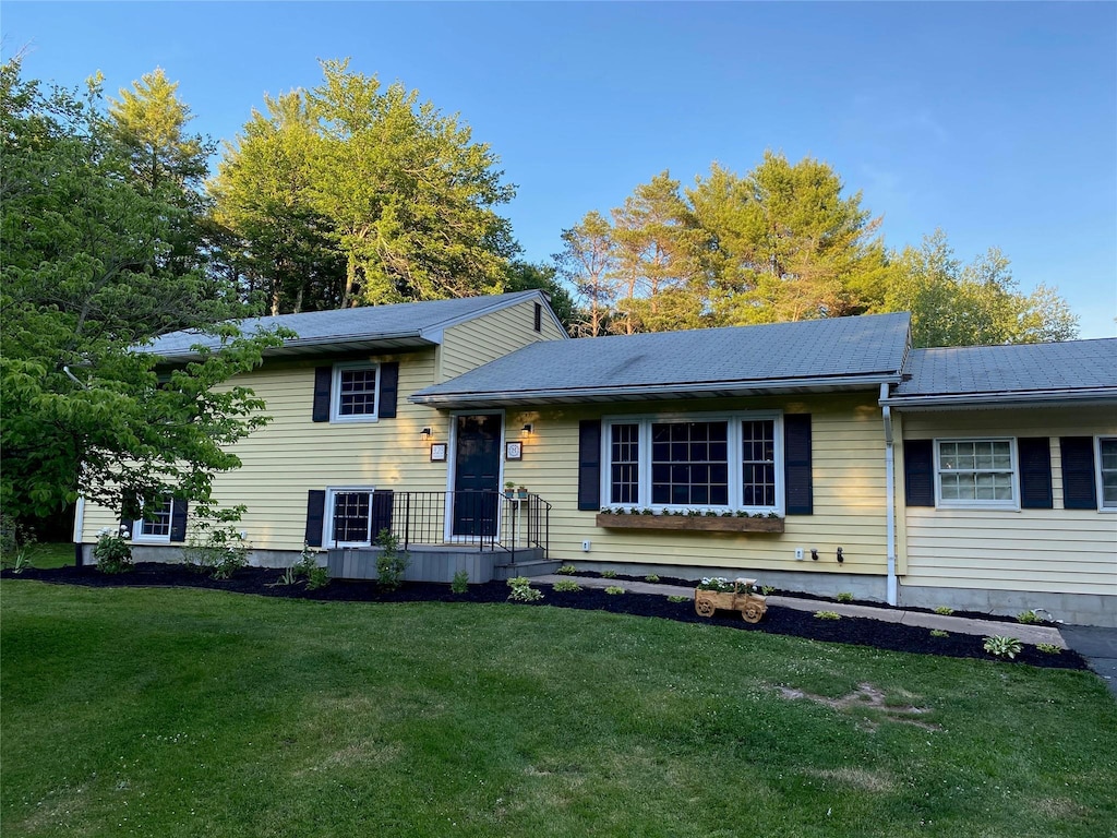 323 Harris Rd, Monticello, NY 12701 - tri-level home featuring a front yard