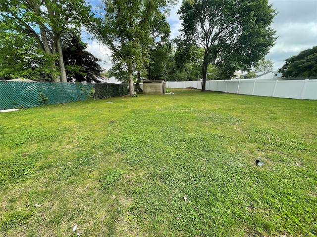 10 Kirby Ln, Central Islip, NY 11722 - view of yard
