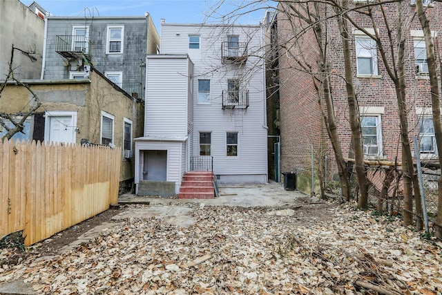 305 Union Ave, New Rochelle, NY 10801 - view of rear view of house