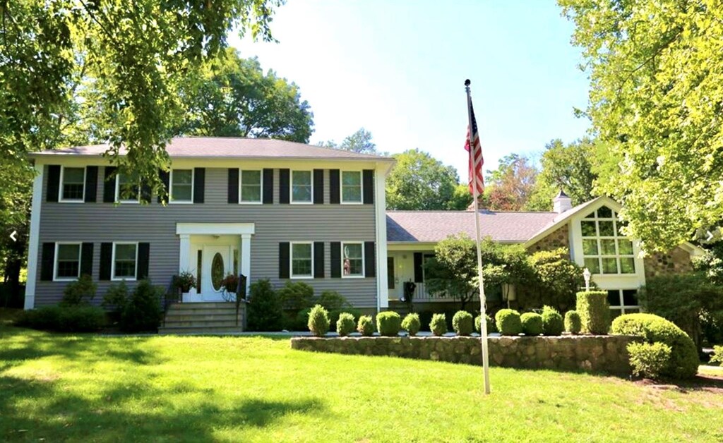 6 Gilman Ln, Cortlandt Manor, NY 10567 - colonial inspired home featuring a front lawn
