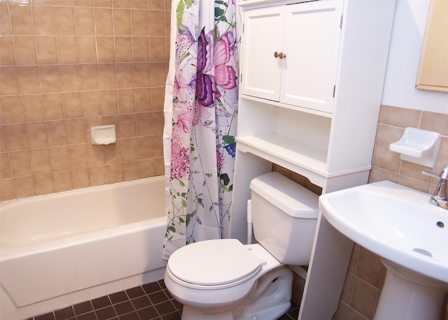 263 River Ave Unit 52, Patchogue, NY 11772 - full bathroom with toilet, shower / bath combo with shower curtain, tile patterned flooring, a sink, and tile walls