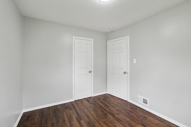 17 21 St Ave, Bay Shore, NY 11706 - spare room featuring baseboards, dark wood-style flooring, and a smoke detector