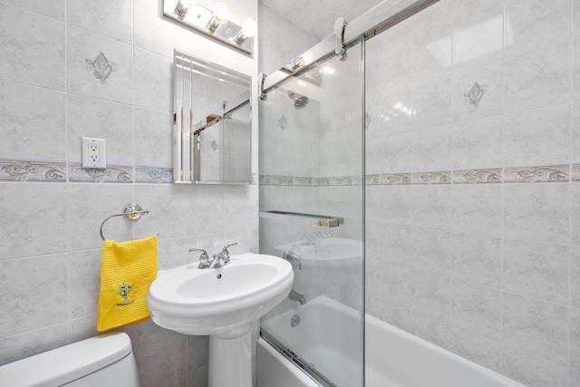 64-30 73rd Pl, Middle Village, NY 11379 - bathroom with tile walls, toilet, washtub / shower combination, and backsplash