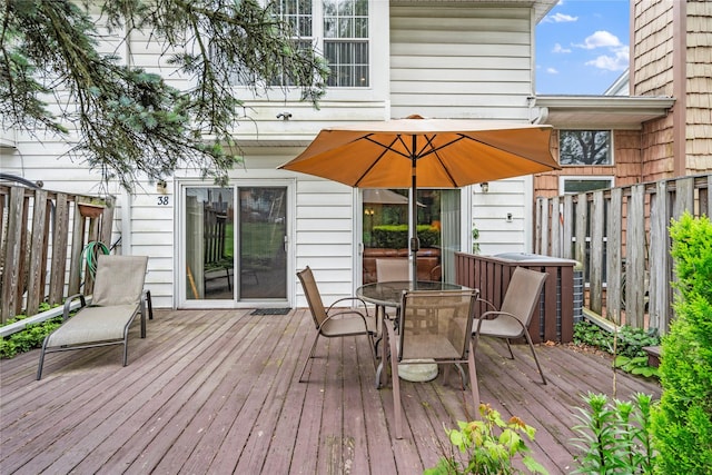 38 The Mews, Syosset, NY 11791 - wooden deck with outdoor dining area