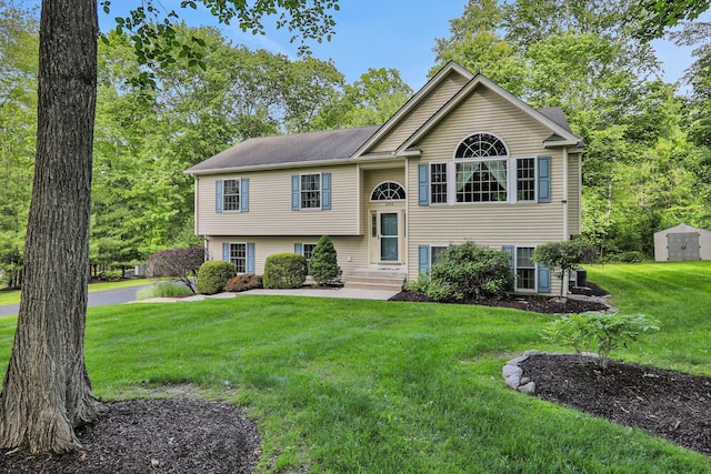 390 Lakeside Rd, Newburgh, NY 12550 - bi-level home with a front lawn