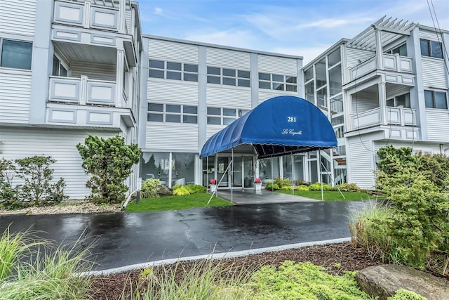 281 Dune Rd Unit 18A, Westhampton Beach, NY 11978 - view of building exterior