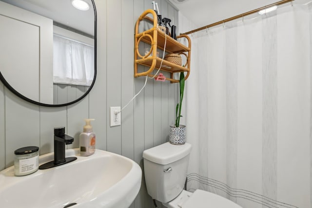 872 Main St, Farmingdale, NY 11735 - full bath featuring a sink, toilet, and curtained shower