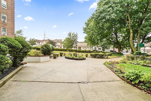 84-50 169th St Unit 606, Jamaica Hills, NY 11432 - view of home's community with a residential view
