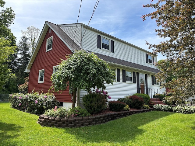 6 Windmill Rd, Poughkeepsie, NY 12601 - traditional-style home with a front lawn and roof with shingles