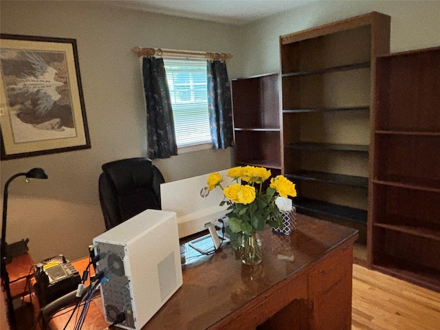 6 Windmill Rd, Poughkeepsie, NY 12601 - office space featuring light wood-style floors