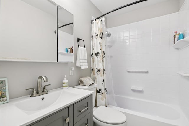 422 Old Bridge Rd, Northport, NY 11768 - full bathroom featuring vanity, toilet, and shower / bath combination with curtain