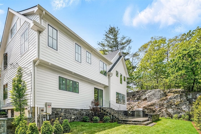2 Lavender Ln, Rye, NY 10580 - back of property featuring a yard