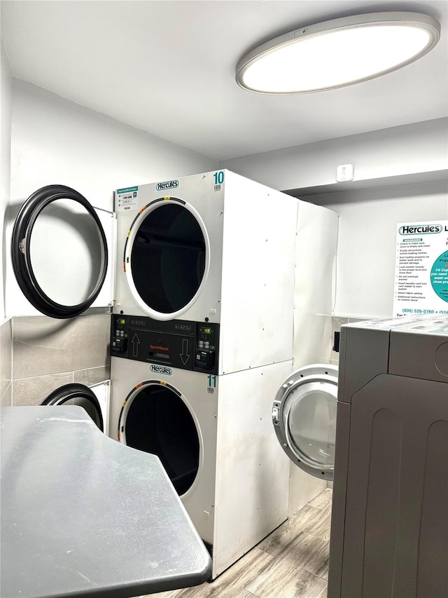 1 Overlook Ave Unit 1L, Great Neck, NY 11021 - community laundry featuring stacked washer / drying machine and light wood finished floors