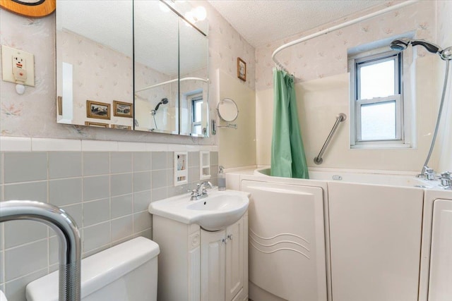 31-90 140th St Unit 3K, Flushing, NY 11354 - full bath featuring toilet, vanity, tile walls, a textured ceiling, and shower / bathtub combination with curtain