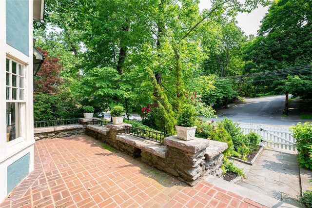 305 Park Hill Ave, Yonkers, NY 10705 - view of patio / terrace
