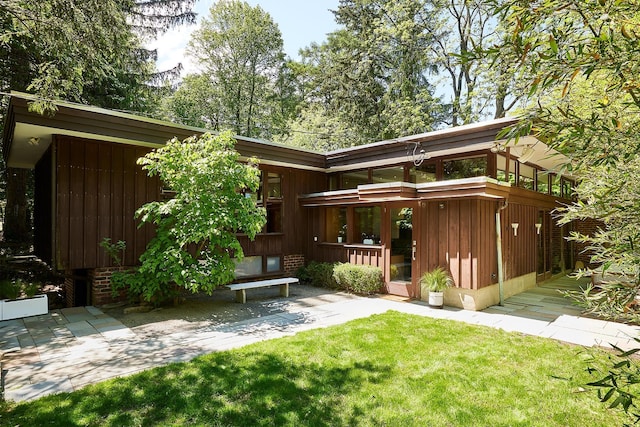 100 Old Pascack Rd, Pearl River, NY 10965 - view of grassy yard featuring a patio area