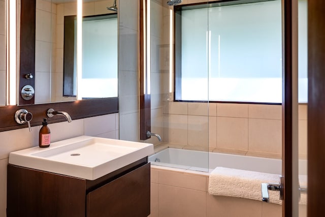 100 Old Pascack Rd, Pearl River, NY 10965 - full bath featuring vanity, tiled shower / bath combo, tile walls, and backsplash