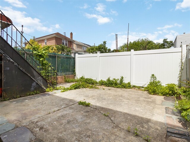 987 Pierce Ave, Bronx, NY 10462 - view of patio / terrace