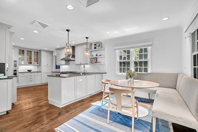 9 Springdale Rd, Scarsdale, NY 10583 - dining area with dark wood-style flooring, recessed lighting, and crown molding