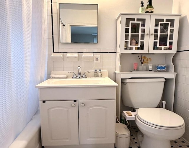68 E Hartsdale Ave Unit 5E, Hartsdale, NY 10530 - bathroom with tile walls, toilet, vanity, and shower / tub combo