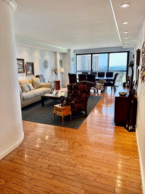 27110 Grand Central Pkwy Unit 28K, Floral Park, NY 11005 - photo 2