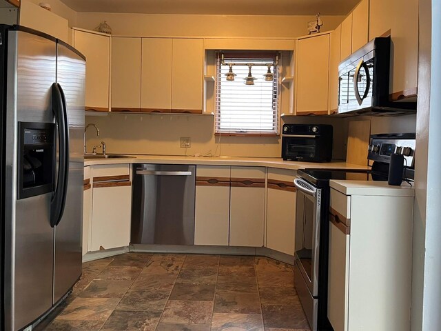 13 Reinhart Ct, Melville, NY 11747 - photo 6