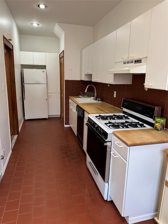 6472 84th St, Middle Village, NY 11379 - kitchen with under cabinet range hood, white appliances, backsplash, light countertops, and recessed lighting