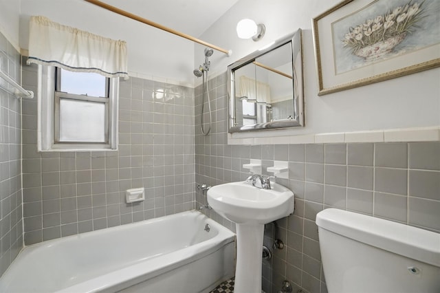 682 Tuckahoe Rd Unit 1A, Yonkers, NY 10710 - bathroom with toilet, tile walls, and shower / bath combination