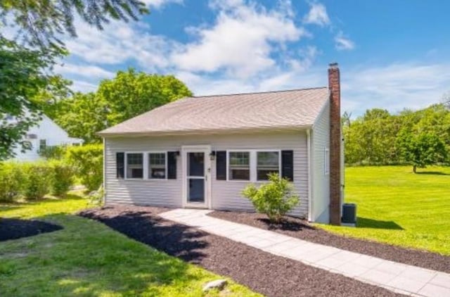 322 Noxon Rd, Poughkeepsie, NY 12603 - bungalow featuring a chimney and a front yard