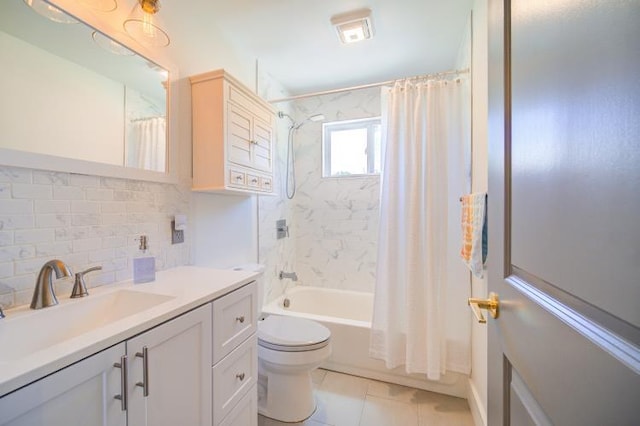 322 Noxon Rd, Poughkeepsie, NY 12603 - full bath featuring toilet, vanity, decorative backsplash, and shower / tub combo with curtain