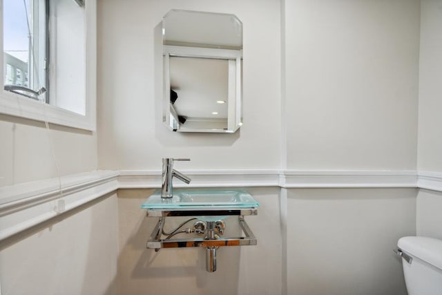 5 Coventry Rd, Syosset, NY 11791 - half bathroom featuring toilet