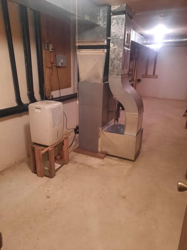 1502 Evergreen Ct, Highland Mills, NY 10930 - unfinished below grade area with heating unit