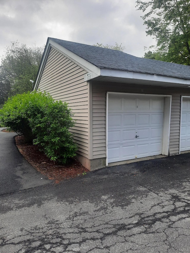 1502 Evergreen Ct, Highland Mills, NY 10930 - view of garage