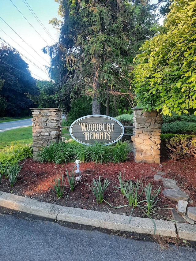 1502 Evergreen Ct, Highland Mills, NY 10930 - view of community sign