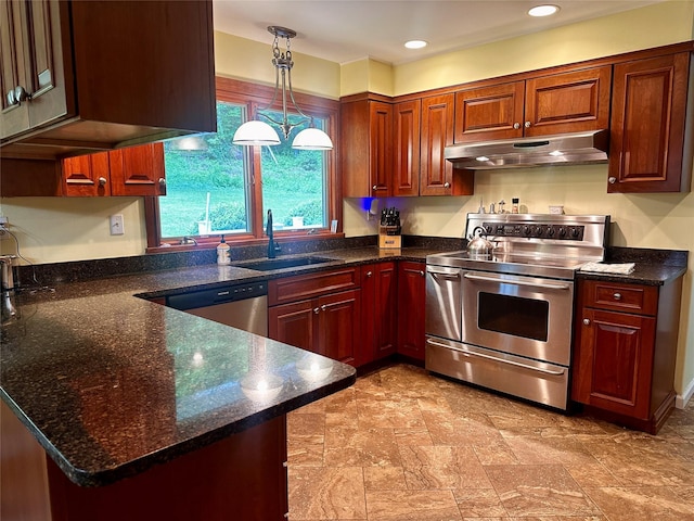 287 Hunns Lake Rd, Stanfordville, NY 12581 - kitchen featuring stainless steel appliances, under cabinet range hood, a sink, decorative light fixtures, and a peninsula